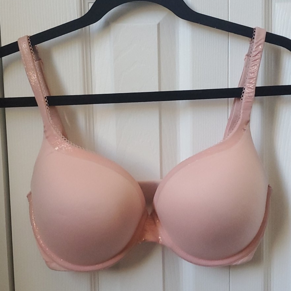 Victoria Secret XTRA SOFT Padded Bra. 32DDD
